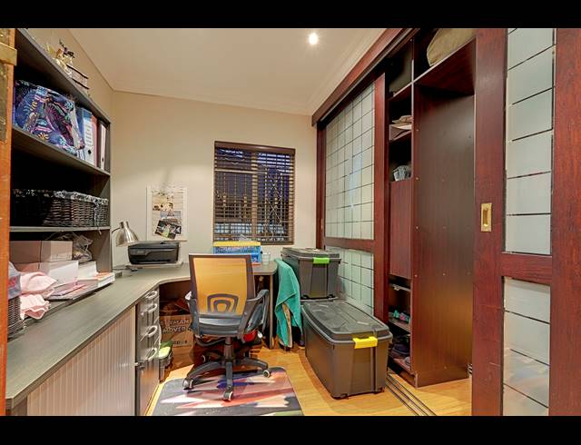 5 BEDROOM HOUSE FOR SALE IN KENSINGTON